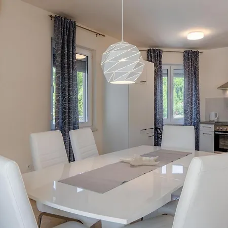 Sum Mora Apartman Vir