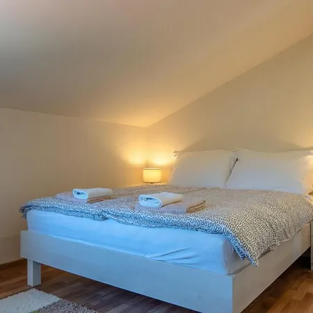 Sum Mora Apartman *