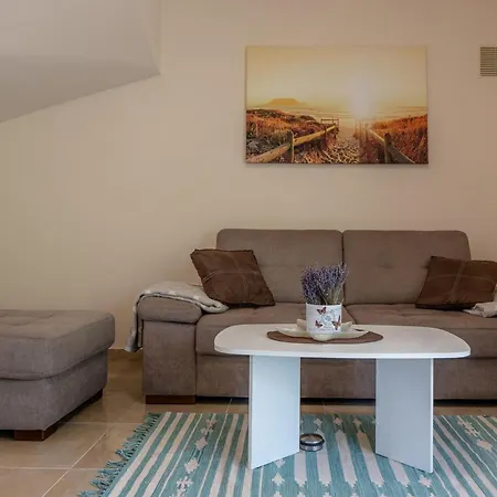 Sum Mora Apartman Vir