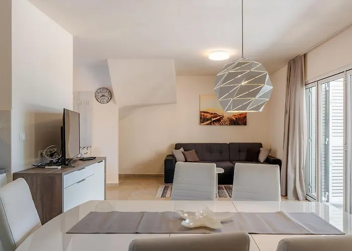 Sum Mora דירה ויר