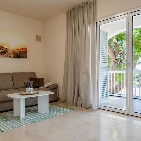Apartment Sum Mora *