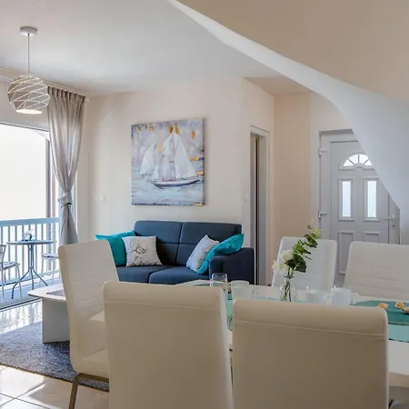 Apartment Sum Mora *