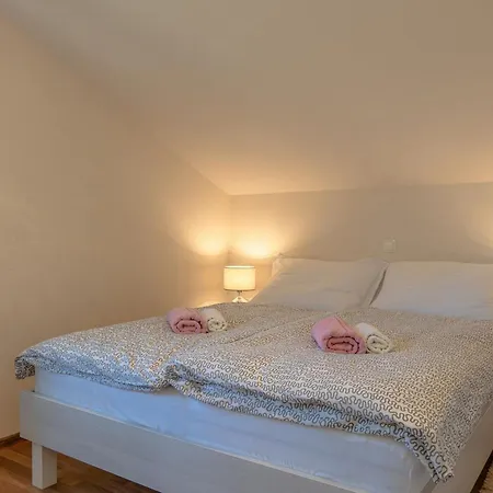 Apartment Sum Mora *